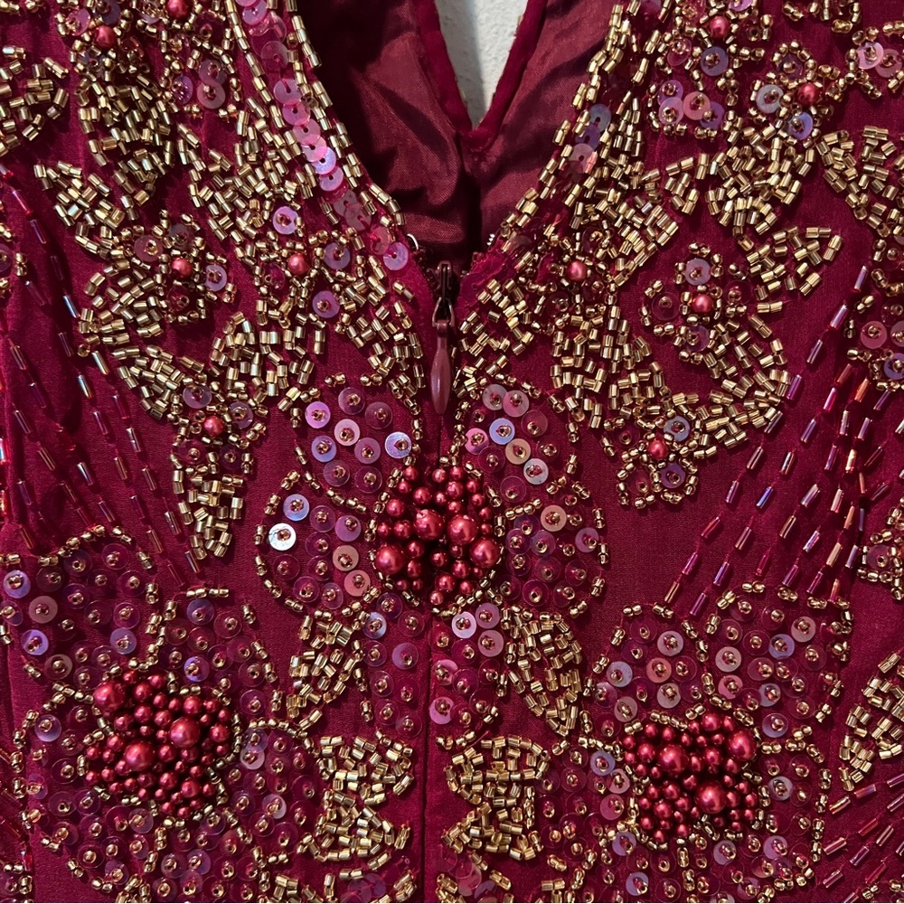 Vintage Peak Sequined Beaded Keyhole Invisible Zipper Lined Silk Dress - Picture 9 of 16